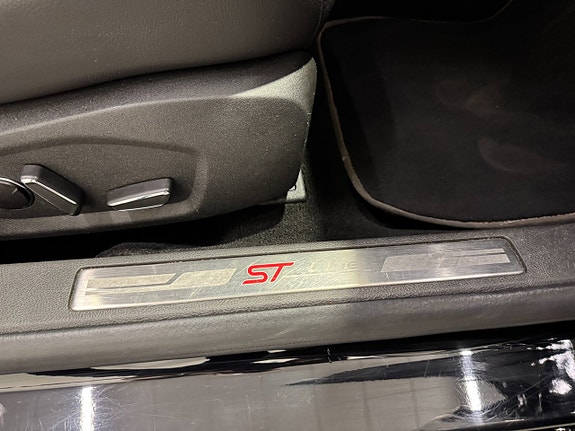 Ford Mondeo 21 of 25
