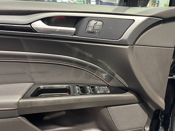 Ford Mondeo 19 of 25