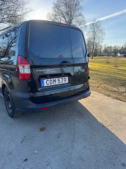 Ford Transit Courier 7 of 11