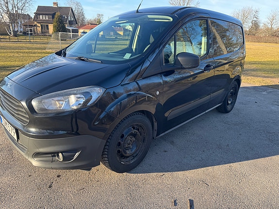 Ford Transit Courier 2 of 11