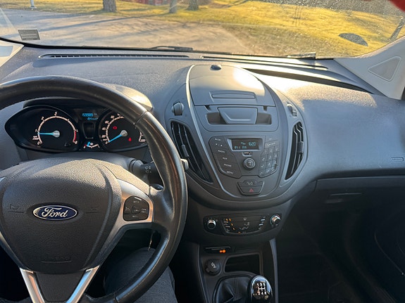 Ford Transit Courier 9 of 11