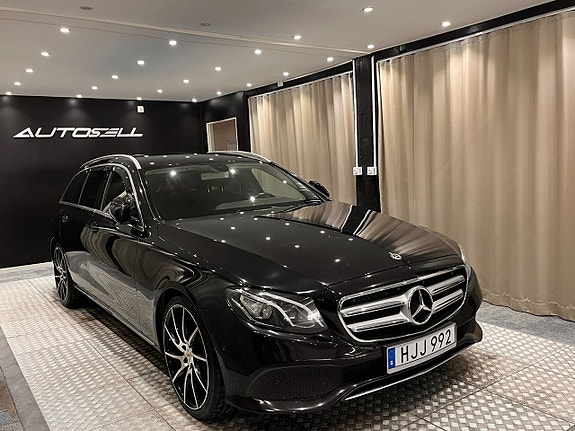 Mercedes-Benz E220 3 of 21
