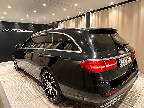 Mercedes-Benz E220 7 of 21