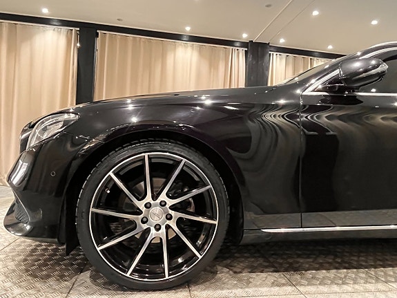 Mercedes-Benz E220 5 of 21