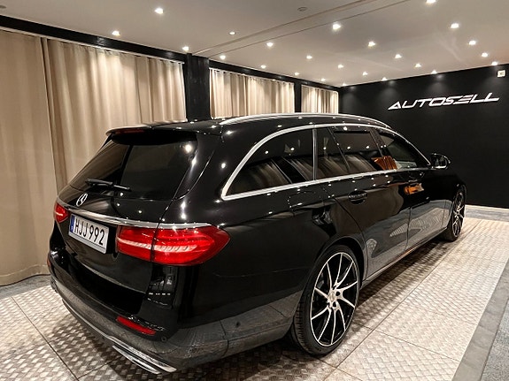 Mercedes-Benz E220 8 of 21