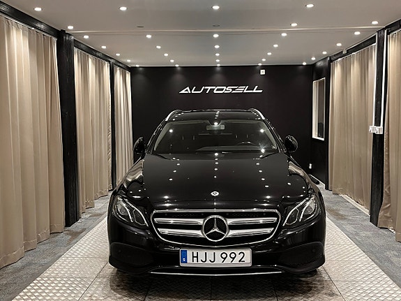 Mercedes-Benz E220 2 of 21