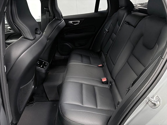 Volvo V60 Cross Country 10 of 15