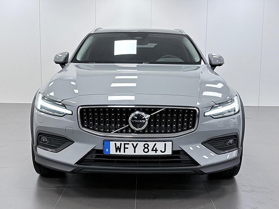 Volvo V60 Cross Country 3 of 15