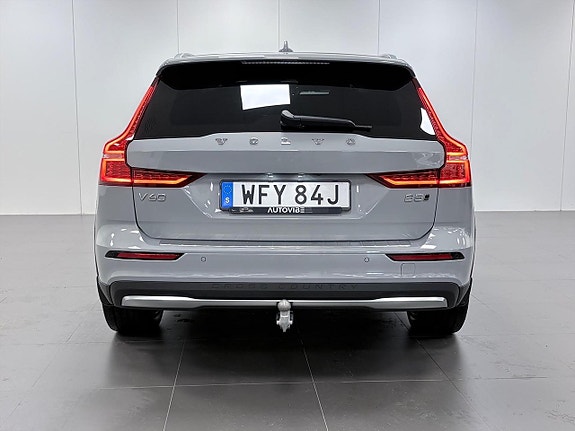 Volvo V60 Cross Country 7 of 15