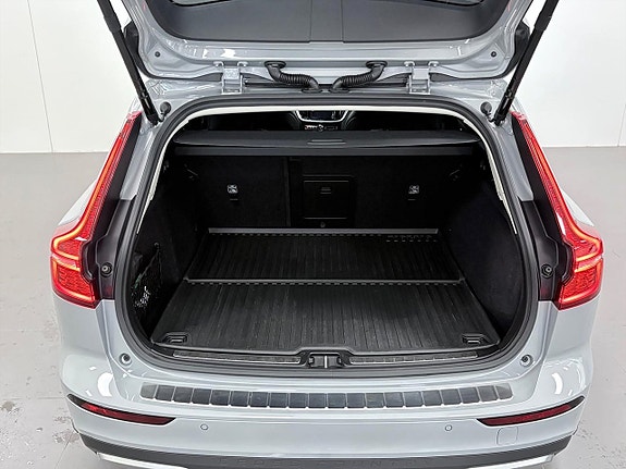 Volvo V60 Cross Country 8 of 15