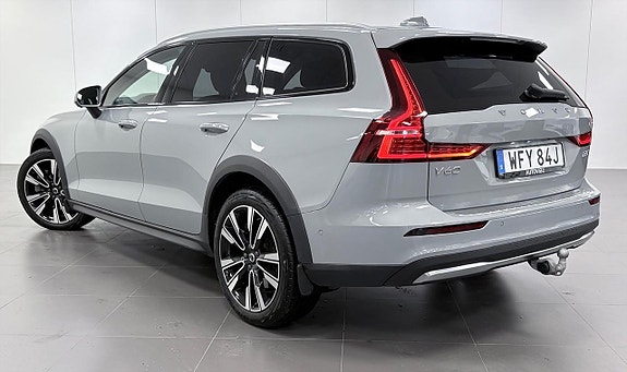 Volvo V60 Cross Country 6 of 15