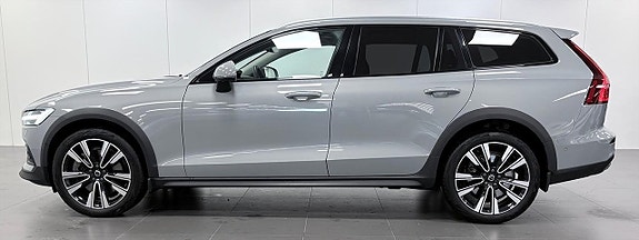 Volvo V60 Cross Country 5 of 15