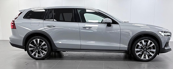 Volvo V60 Cross Country 4 of 15