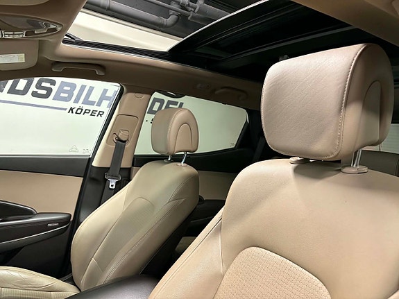 Hyundai Santa Fe 12 of 16
