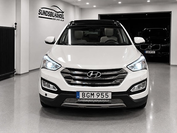 Hyundai Santa Fe 2 of 16