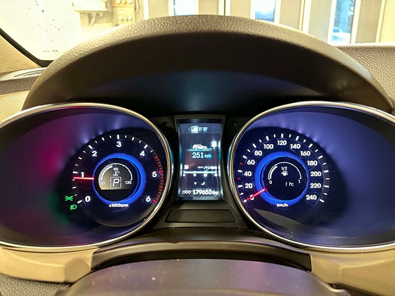 Hyundai Santa Fe 7 of 16