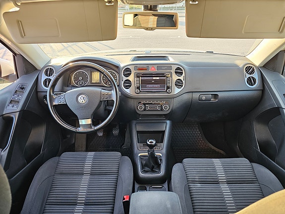 Volkswagen Tiguan 2 of 17