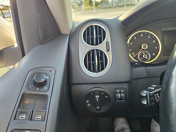 Volkswagen Tiguan 12 of 17