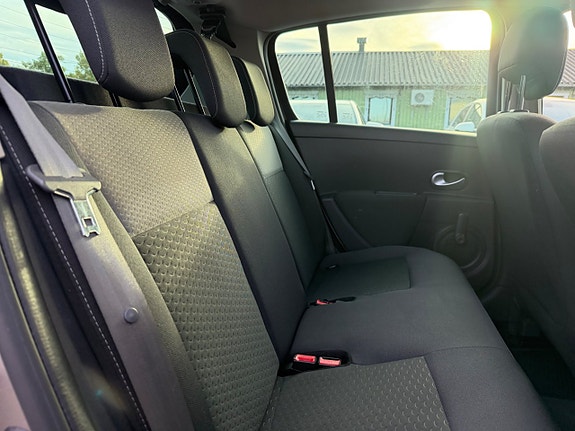 Renault Clio 12 of 20