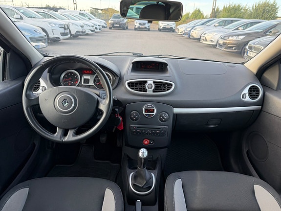 Renault Clio 15 of 20