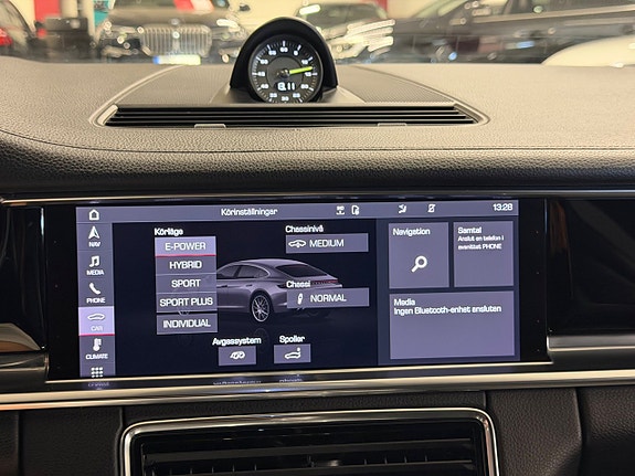Porsche Panamera 4S 18 of 20