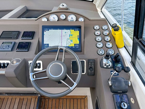Windy 44 Chinook | Volvo Penta D6 | 2010 5 of 12