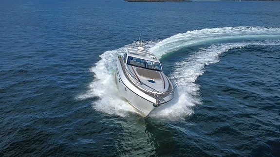 Windy 44 Chinook | Volvo Penta D6 | 2010 2 of 12
