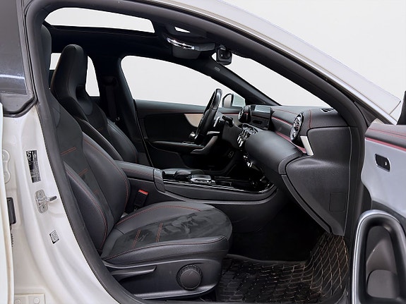 Mercedes-Benz CLA250 e 13 of 18