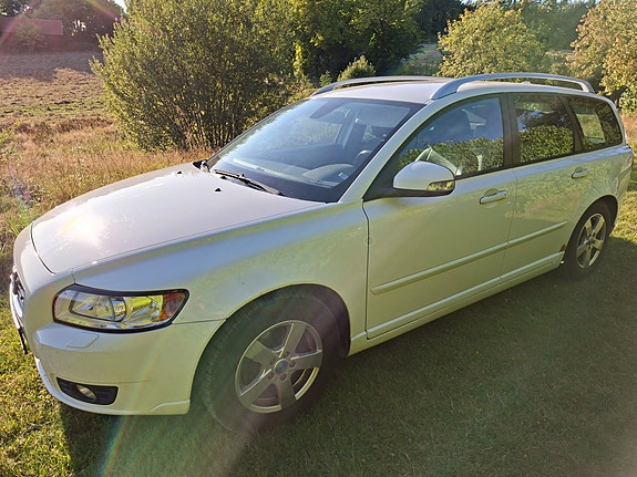 Volvo V50 2 of 10