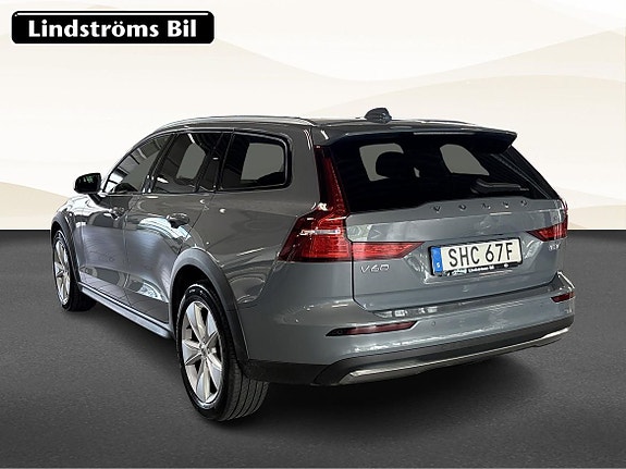 Volvo V60 Cross Country 4 of 18