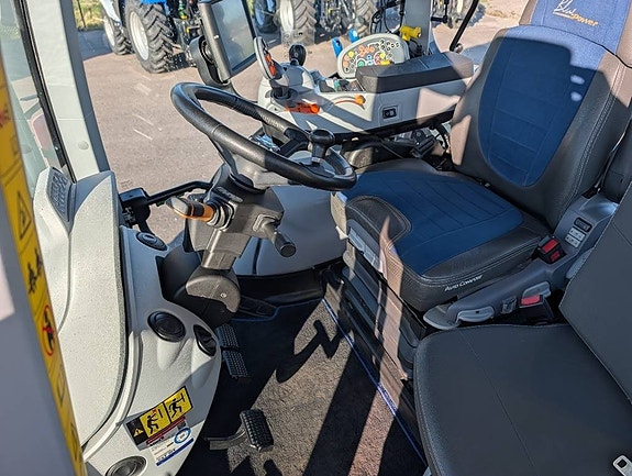 New Holland T5.140 Auto Command 6 of 12