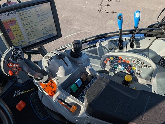 New Holland T5.140 Auto Command 9 of 12