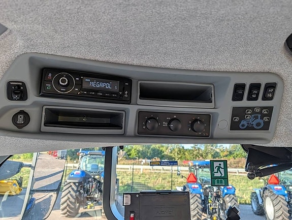 New Holland T5.140 Auto Command 11 of 12