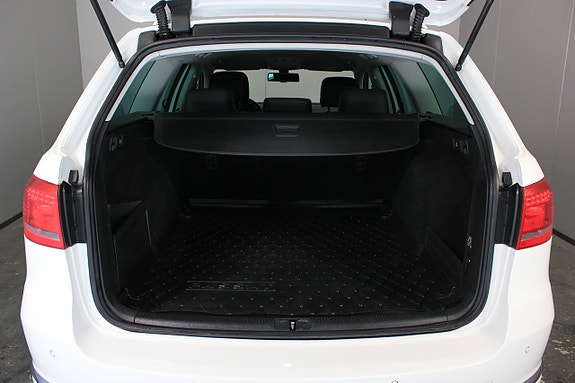 Volkswagen Passat 8 of 24
