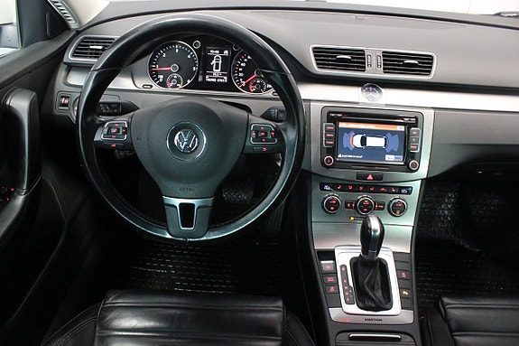 Volkswagen Passat 14 of 24