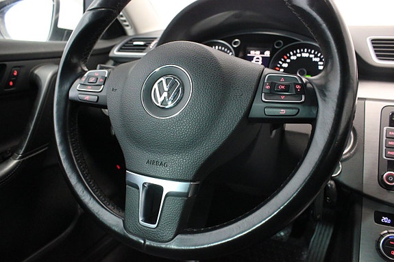 Volkswagen Passat 16 of 24
