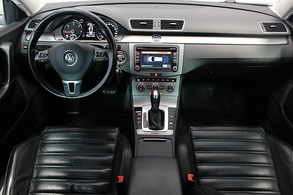 Volkswagen Passat 13 of 24