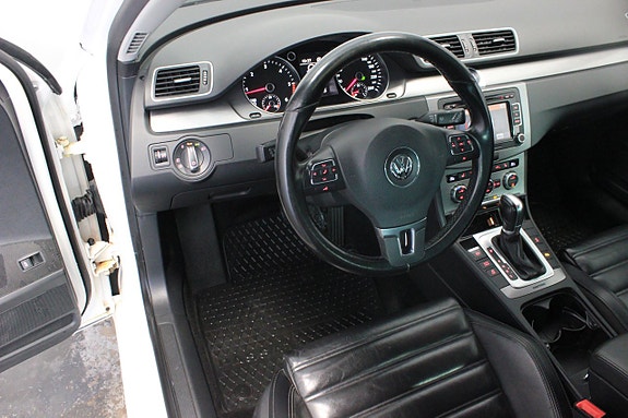 Volkswagen Passat 23 of 24