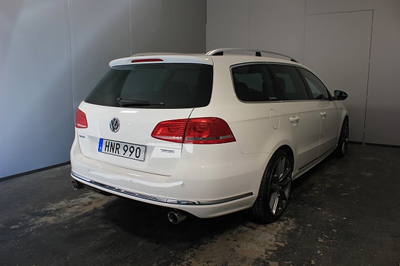 Volkswagen Passat 4 of 24