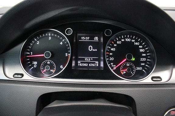 Volkswagen Passat 15 of 24