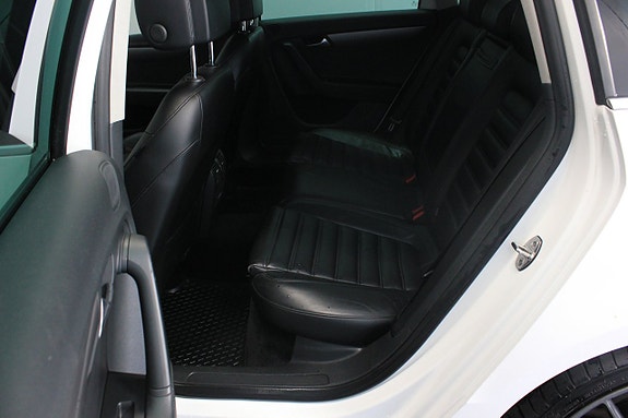 Volkswagen Passat 11 of 24
