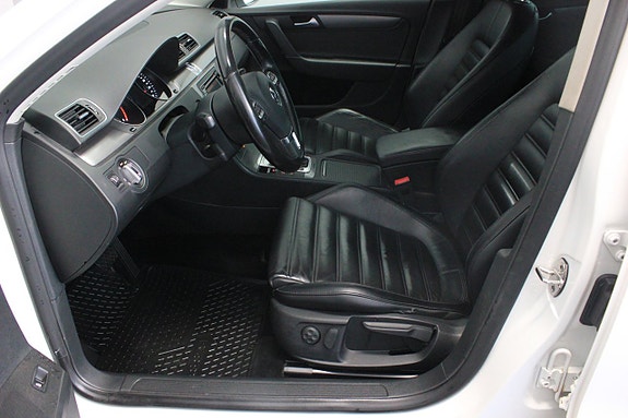 Volkswagen Passat 9 of 24