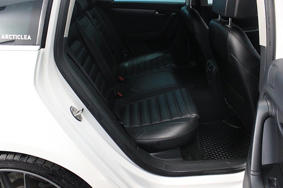 Volkswagen Passat 12 of 24