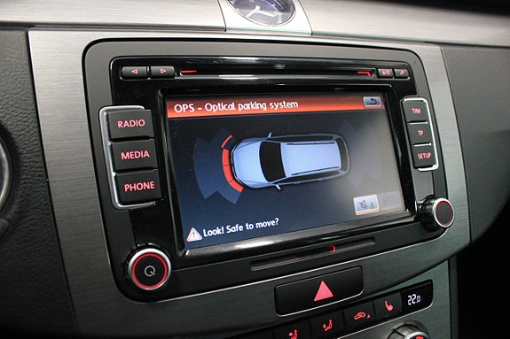 Volkswagen Passat 19 of 24
