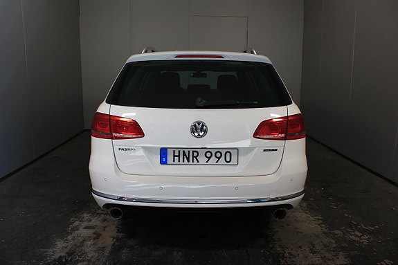 Volkswagen Passat 7 of 24