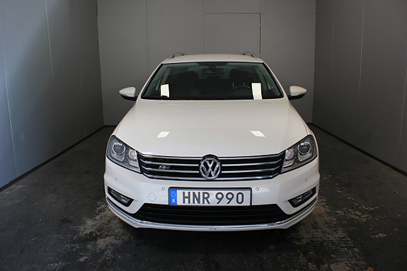 Volkswagen Passat 5 of 24