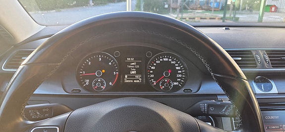 Volkswagen Passat 5 of 6