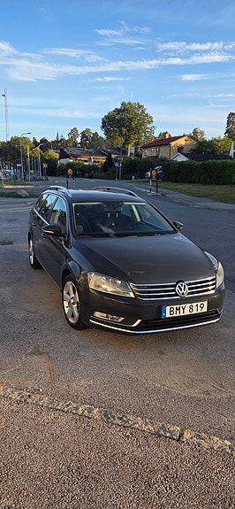 Volkswagen Passat 2 of 6