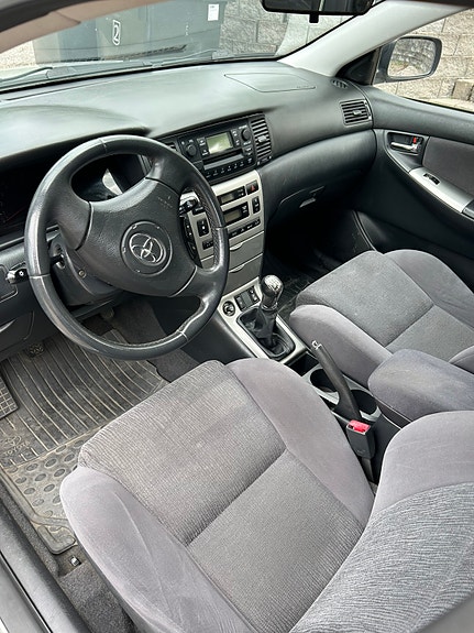 Toyota Corolla 6 of 10