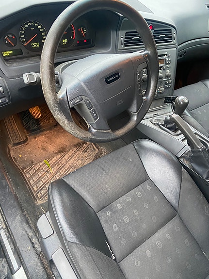 Volvo V70 4 of 5